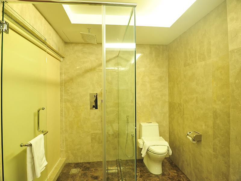 Premier Executive Bathroom